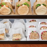 thumbnail of Bolsas Con Base Y Ventana 'Kangoo Pack' 40 G/M2 + 15 Pp 21X16/12X3 Cm Blanco Kraft (100 unidades)