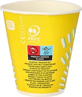 Ein gelber Pappbecher mit weißem Rand.