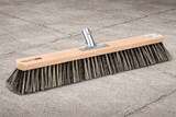 thumbnail of Spezieller OssiBlitz Straßenbesen 100cm Breit mit Metallstielhalter harte Ossi-Blitz-Borsten-Mischung Profi Besen ohne Stiel