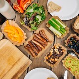 thumbnail of BIOZOYG 2000 Stück Einwegschalen 14 x 9 x 3 cm, braun, Pappschalen, Kartonschiffchen für Fingerfood, Pommes, Snacks und Currywurst, nachhaltig