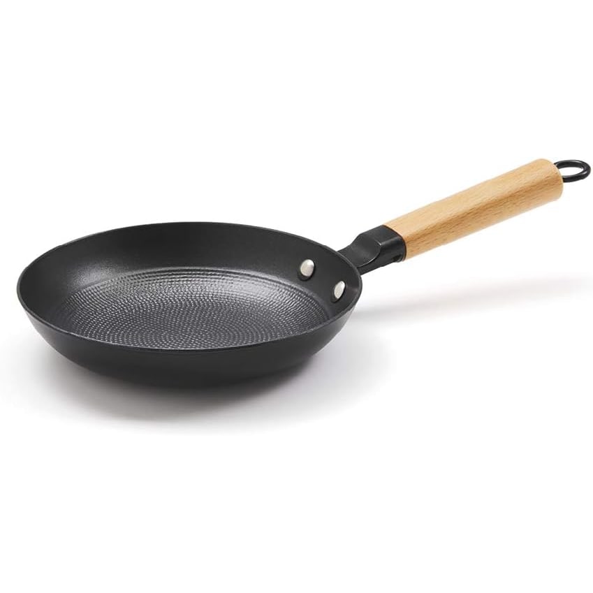 Pfanne aus Gusseisen mit Holzgriff