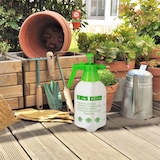 thumbnail of Relaxdays Drucksprüher 2 Liter, einstellbare Messingdüse, für Wasser & Unkrautvernichter, Sprühflasche Garten, weiß/grün