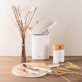 thumbnail of Bergner - Set di 3 padelle Ø18/22/26 cm in alluminio forgiato Jolie, adatte per induzione, con set di 3 coltelli e supporto da parete in acciaio inox