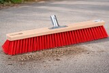 thumbnail of Hochwertiger Straßenbesen 80cm Breit mit Metall-Stielhalter rote Kunststoff-Borsten Besen für draussen Straßenschrubber Straßenfeger