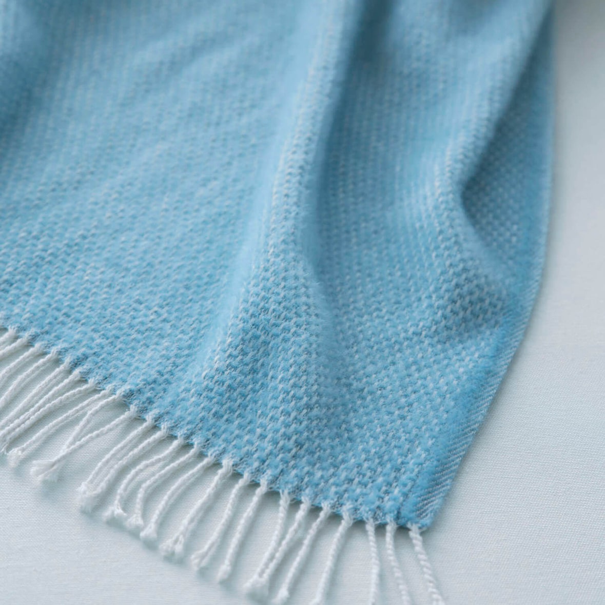 Manta lisa 130×170 cm fabricada na Espanha Azul Naturals