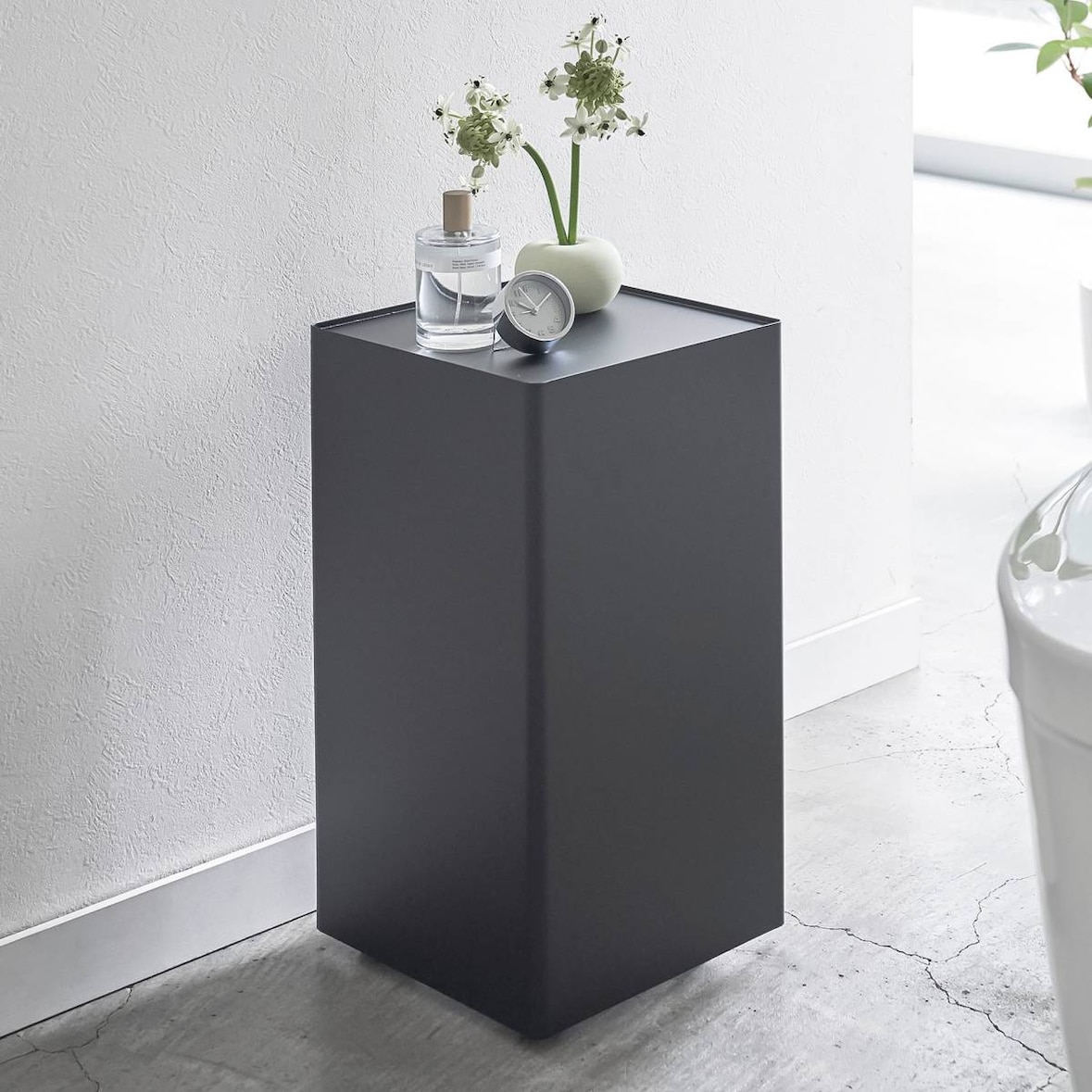 Yamazaki Toilettenpapier Aufbewahrung für Klopapier WC-Rollen Ersatzrollen Toilettenrollen schwarz 23x43x23cm