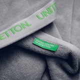 thumbnail of Benetton - Handtuch 90 x 160 cm, 380 g/m², 100 % Baumwollvelours, dunkelblau mit Logo, neutral