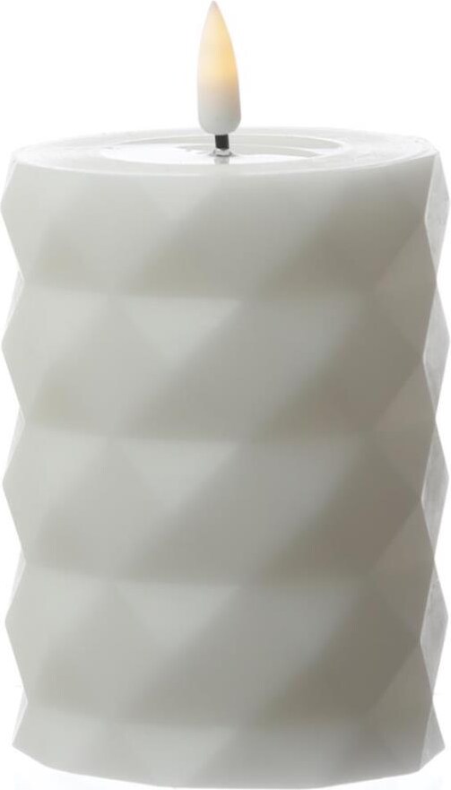 LED Kerze Mia mit Rautenmuster Echtwachs flackernd H: 10cm D: 7,5m weiß