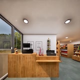 thumbnail of TRADIS Comptoir de magasin avec tablette, bois massif