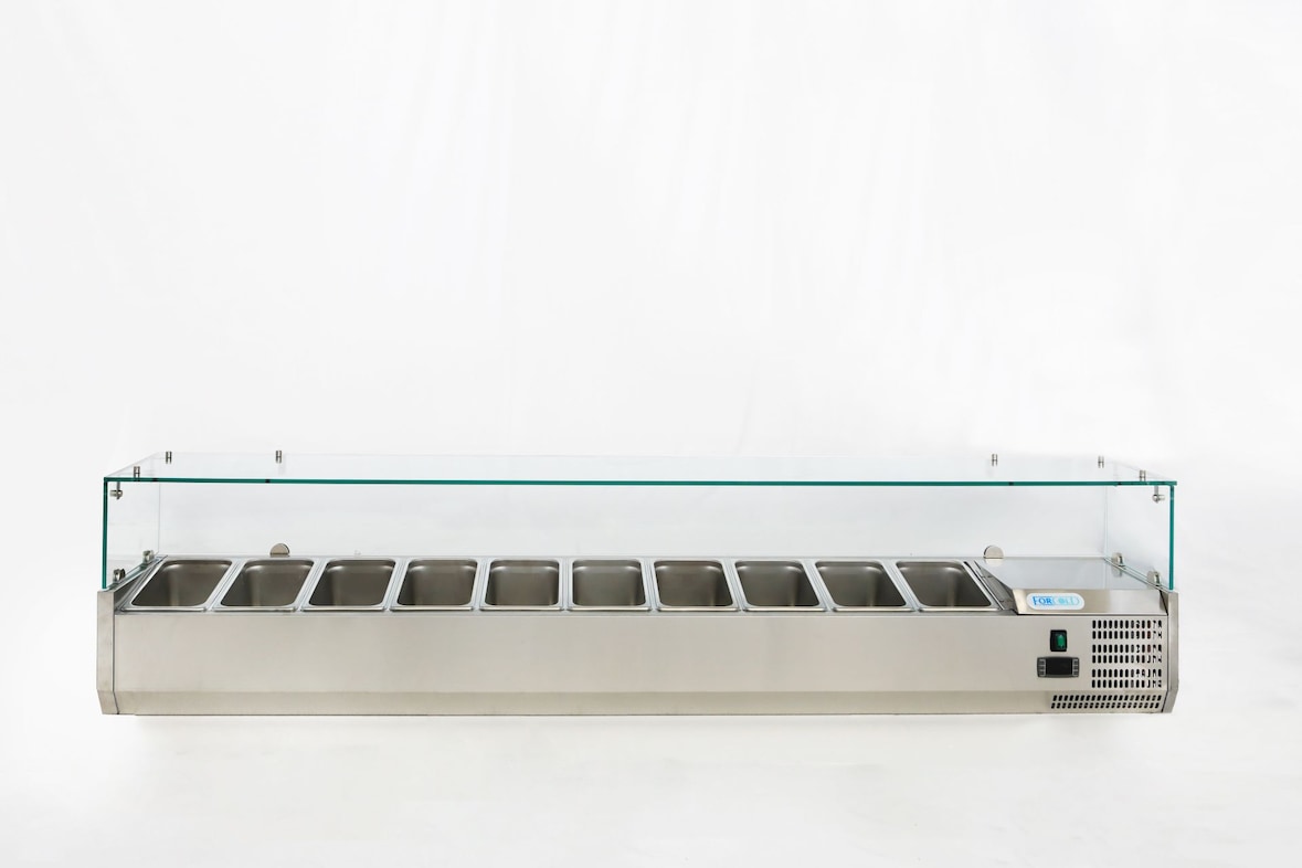 Kühlvitrine für Gewürze. Fassungsvermögen 10xGN1/4. Abmessungen (BxTxH) 200x33x43,5 cm. ForCold von FIMAR Modell G-VRX2000-330
