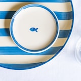thumbnail of Juego de 6 platos Zafferano de la colección Lido, con decoraciones de peces azules, fina cerámica artesanal italiana para una mesa elegante y moderna.