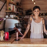 thumbnail of Relaxdays Wasserkaraffe Set mit Gläsern, 5-teiliges Set, 1,5 l, 200 ml, Karaffe ohne Deckel, Wassergläser, transparent