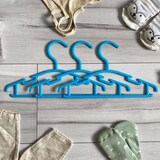 thumbnail of Intirilife 10x Kleiderbügel für Kinder aus Kunststoff in Blau - 25.8 x 15 x 0.3 cm - Kinderkleiderbügel für Kleidung von Babys Kleinkinder