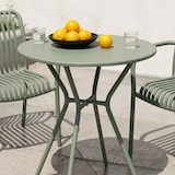 thumbnail of Bistro balkonset met ronde metalen tafel, 2 stapelbare stoelen van hars met armleuningen, ruimtebesparend voor de tuin - Nathan+Simona/Saliegroen