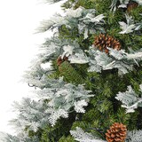 Ein detaillierter Blick auf einen künstlichen Weihnachtsbaum.