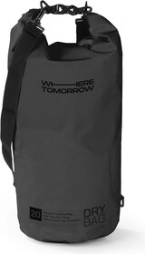 Ein schwarzer, wasserdichter Packsack mit Tragegurt.