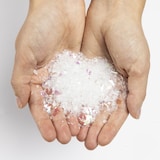 thumbnail of Kunstschnee Schneeflocken 100g zum Basteln Dekorieren Schnee Deko Glitzer Effekt Dekoschnee Weihnachtsdeko Winterdeko Weiß Irisierend