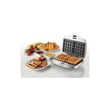 thumbnail of gaufrier vintage rouge à bords arrondis 1973