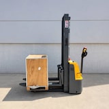 thumbnail of Apilador Eléctrico 1500kg a 3000mm 24V/105Ah