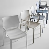 thumbnail of Bakhita“ sandfarbene Stühle mit Armlehnen. Stapelbare Möbel für Terrasse, Bar im Innen- und Außenbereich, Restaurant und Cafeteria.