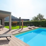 thumbnail of Doccia solare 60L con termometro e doccetta nero