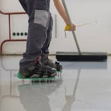 thumbnail of Relaxdays Rasenlüfter Schuhe, je 13 Nägel, Vertikutierer, Nagelschuhe Rasen, Estrichschuhe, BT: 32,5x15 cm, schwarz/grün