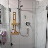 thumbnail of Prateleira de duche HWC-M23, organizador de casa de banho com cesto de duche, 2 cestos de bambu 69x22x13cm