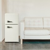 thumbnail of Retro Kühlschrank 88x45x42 Cremeweiß mit 60L Volumen, 22L Gefrierfach, 38L Kühlbereich, LED-Beleuchtung, 7 Temperatureinstellungen