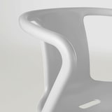 thumbnail of Design-Gartensessel aus weißem Kunststoff