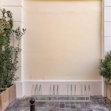 thumbnail of Relaxdays Fahrradständer Boden, für 4 Fahrräder, bis 50 mm Reifenbreite, Metall, Garage, Fahrrad-Aufstellständer, silber