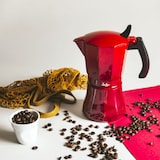 thumbnail of Cafetera de aluminio JATA HCAF2009 de 9 tazas. Apta para todas las cocinas, incluida inducción. Asa maciza especial antiquemaduras