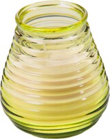 Ein gelber Kerzenständer mit geripptem Glas.