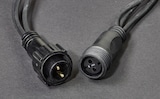 Zwei Stecker für Weihnachtsbeleuchtung.