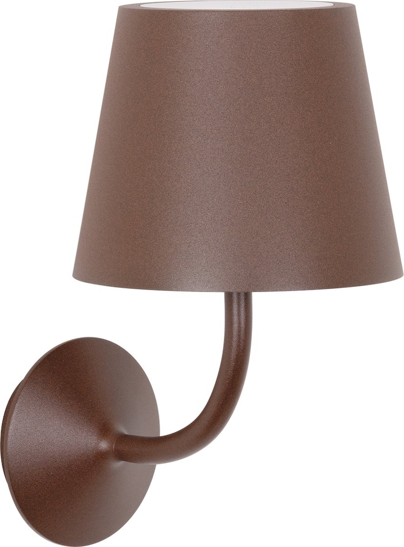 Eine braune Wandleuchte mit einem schwenkbaren Arm.