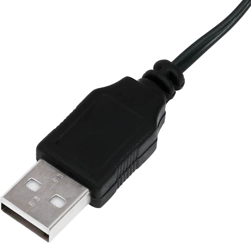 Ein schwarzes USB-Kabel mit einem Stecker.