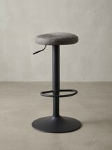 thumbnail of Barhocker `Campania`: 58-79 cm Sitzhöhe, Eisenmaterial, Samt/Wildlederoptik Bezug, 360° drehbar. Grau, Material: Stoff, 40x40x79 cm | Kadima Design