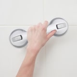 thumbnail of Relaxdays Sauggriff 2er Set, Haltegriff für Dusche & Badewanne, 70 kg, für Senioren, Wand, Vakuum Saugheber, weiß/grau