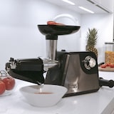 thumbnail of BLACK+DECKER BXMMA1000E Picadora de carne de 1000W, de acero inoxidable con distintos accesorios para cortar