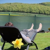 thumbnail of Relaxdays Zaunblende, Sichtschutz für Gartenzaun & Balkongeländer, HDPE Gewebe, UV-stabilisiert, wetterfest, 1x30m, grün