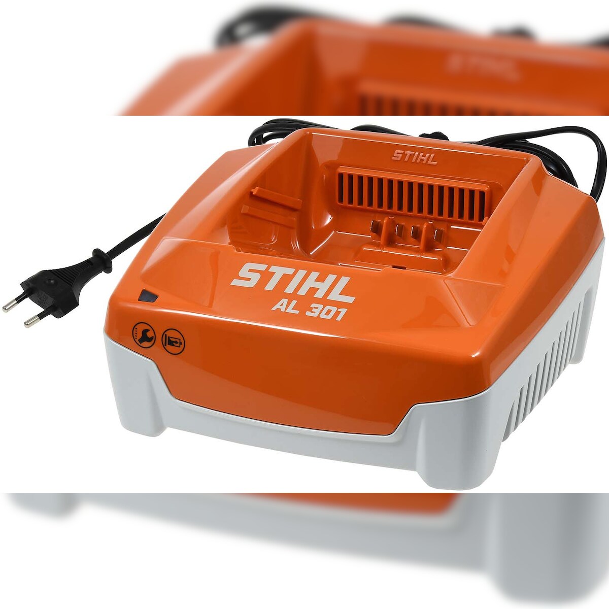 Schnell-Ladegerät STIHL AL 301 für AP 100 / AP 200 / AP 300 / AR 2000 / AR 3000