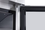 thumbnail of METRO Professional Mesa refrigerador GCC2100, aço inoxidável, 136 x 70 x 85 cm, 270 L, refrigeração por ventilação, 250 W, com fechadura, prateado