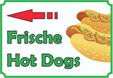 Zwei Hotdogs mit Belägen.