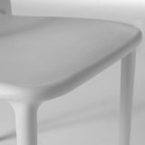 thumbnail of Lot de 4 chaises en plastique blanc