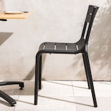 thumbnail of Juego de 4 sillas de plástico negro para terraza