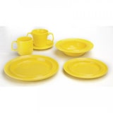 thumbnail of Lot de 4 assiettes rondes à bord surélevé, en porcelaine jaune