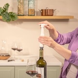 thumbnail of Weinpumpe mit 2 Stopfen weiß von Vacu Vin