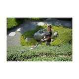 thumbnail of Heggenschaar op telescoopsteel 40V - 43cm blad - 2,5Ah Lithium batterij + 40V LED lader - Schouderriem IKRA