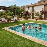 thumbnail of Arquiservi - Césped Piscina Ultra 40mm / Rollo 2 x 4m (8m²) Alta Densidad, Resistente UV, Fácil Instalación para Jardín, Terraza y Piscina