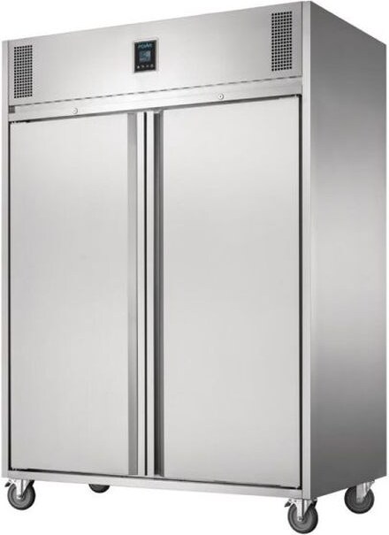 Ein großer, doppelter Edelstahlkühlschrank auf Rädern.