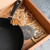 thumbnail of Gietijzeren hapjespan - ø 26 x 6 cm - Gietijzeren pan voor alle warmtebronnen - Metalen handvat - PFAS vrij - Zwart